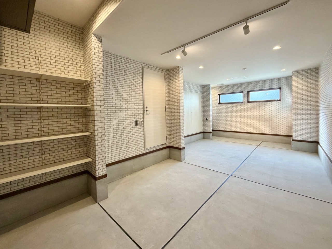 ガレージ内部(内装)