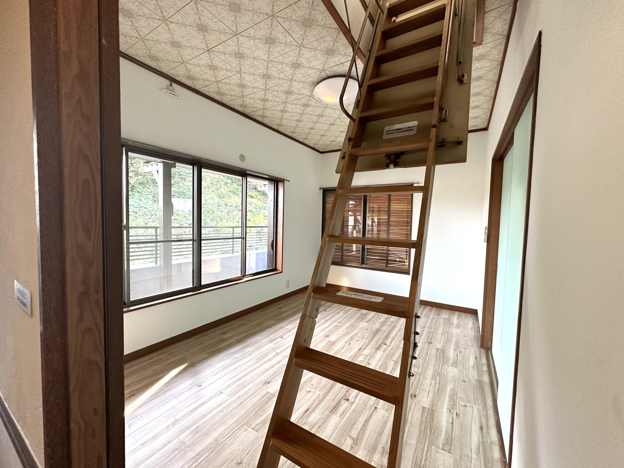 緑が眩しい採光広がるお部屋◎(内装)