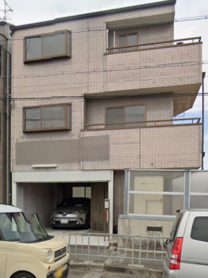 ゆとりも動線もちょうど整った3階建てin四条畷