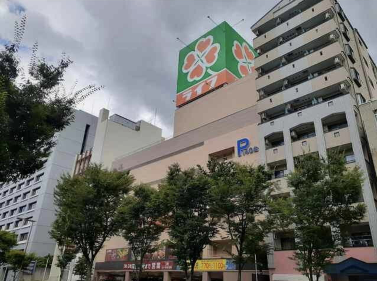 施設名称：ライフ     距離：995m